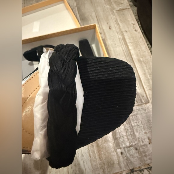 Jewel Badgley Mischka Black Heels - Picture 4 of 11